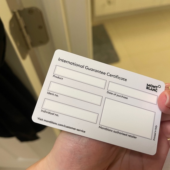 New with case MONTBLANC
61MM Pilot Sunglasses
YELLOW GREEN, One Size - Picture 14 of 17